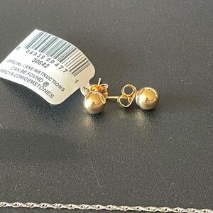 Macy’s Gold Ball Stud Earrings (6mm) in 14k
Yellow Gold NWT Never Worn